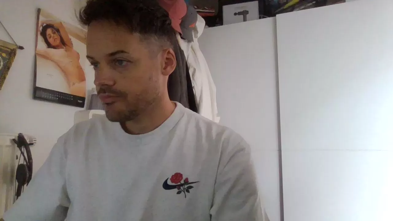 Offline bigcockjohnxxx on Cam4