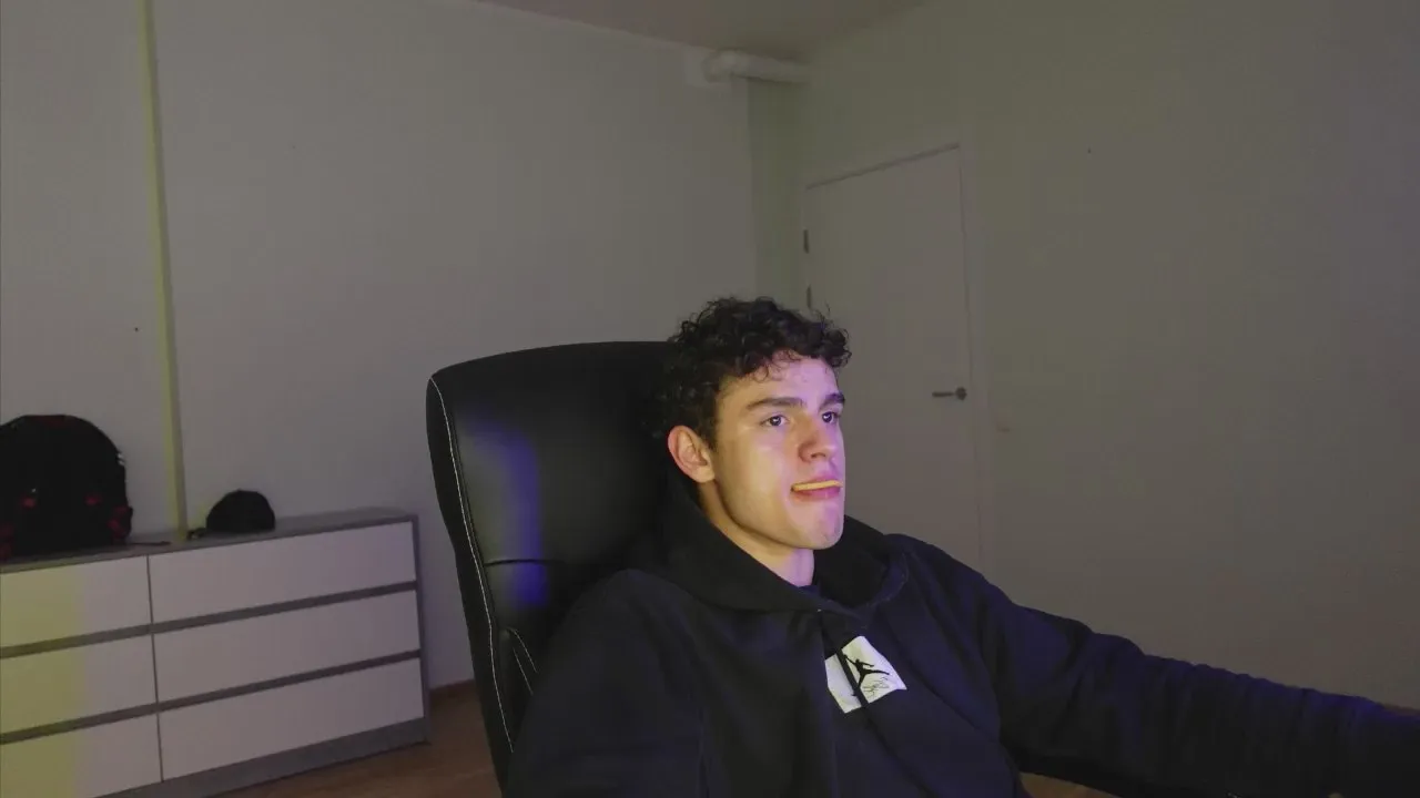 Offline Brad_Holloway1 on Cam4