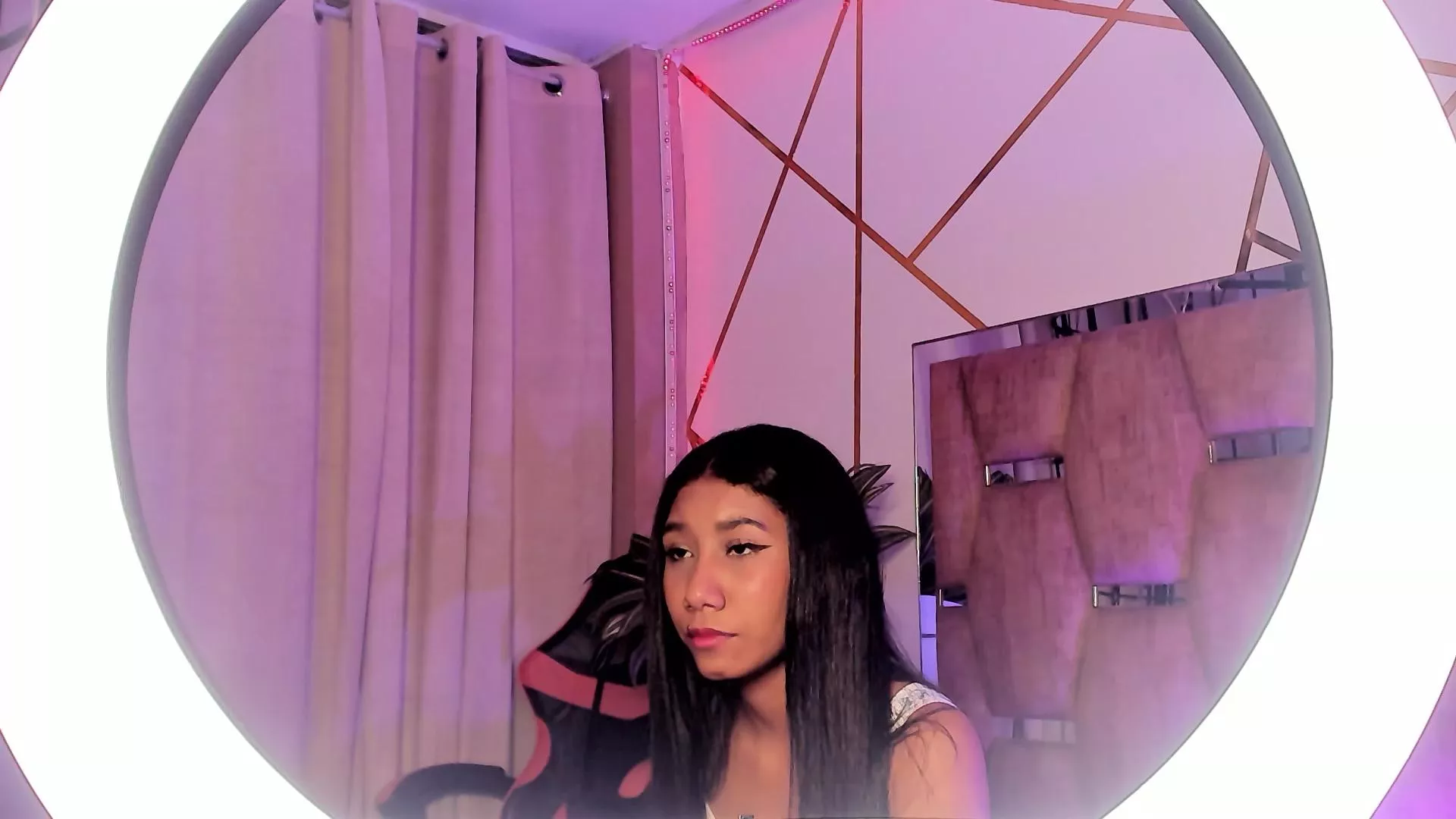 Freechat CandyRouse_ on Cam4