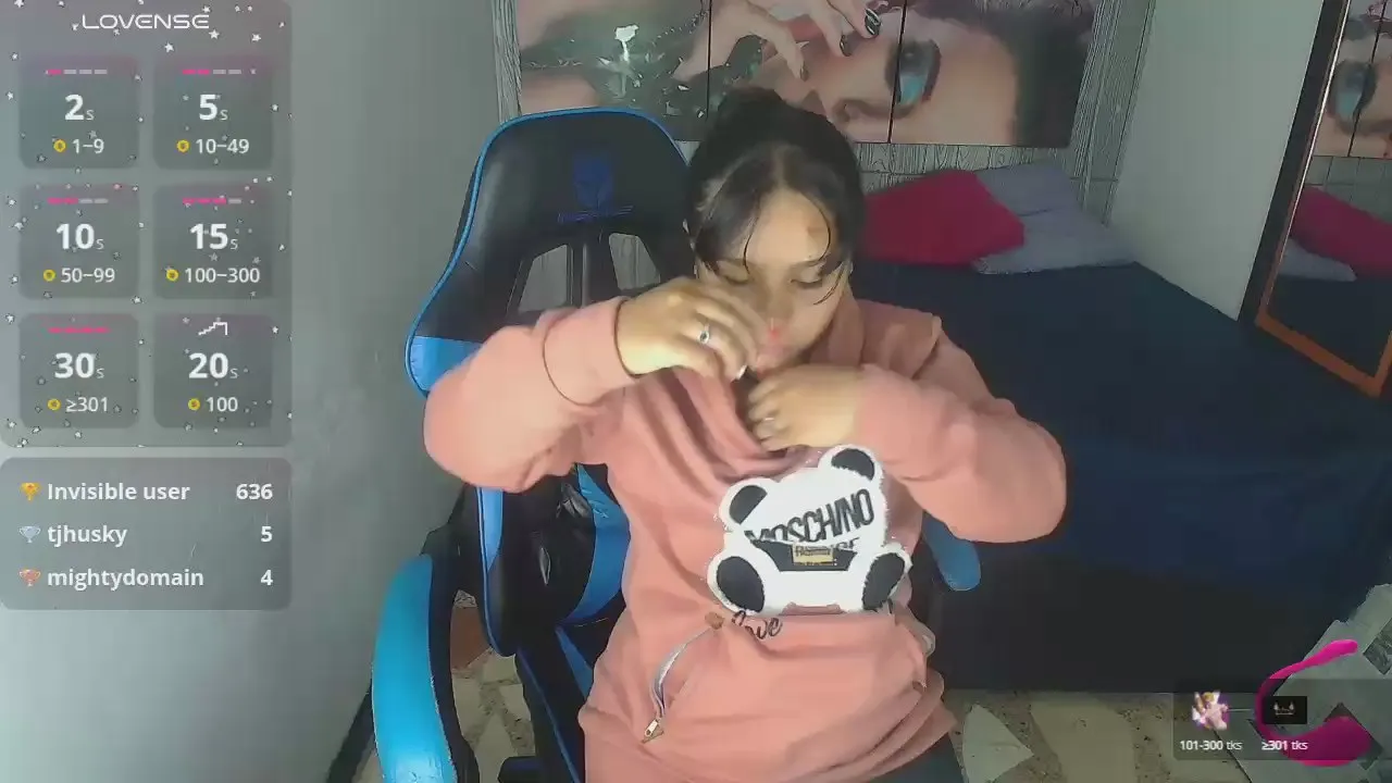 Offline Charis_21 on Cam4