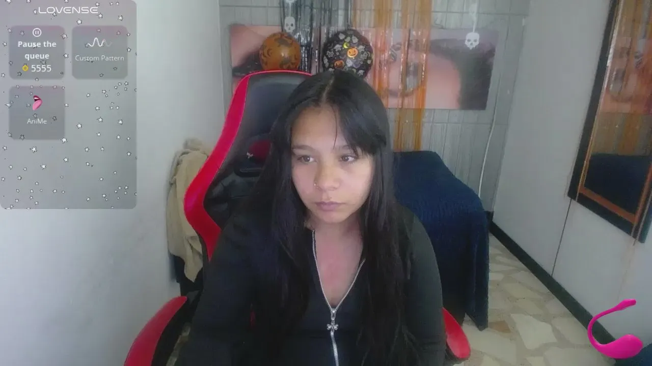 Offline Charis_21 on Cam4