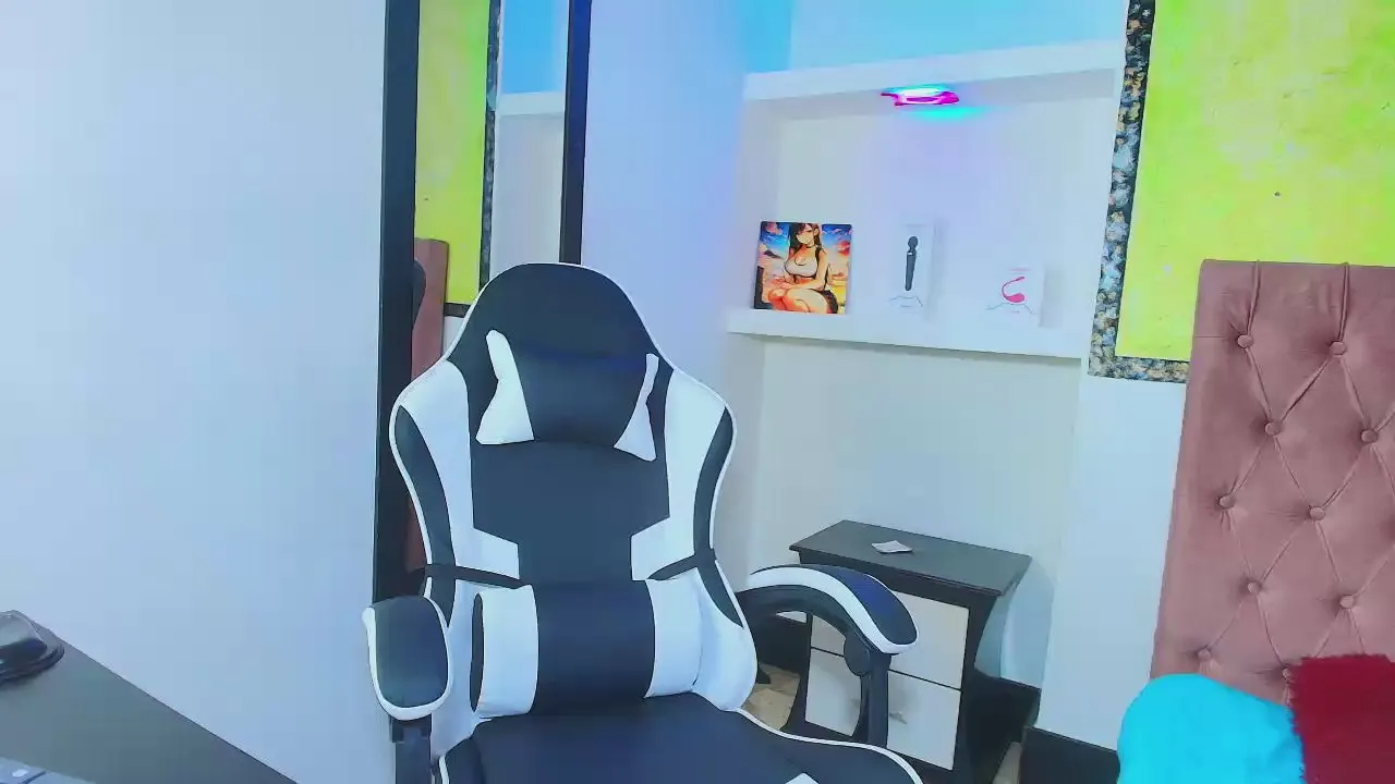 Offline Charis_21 on Cam4