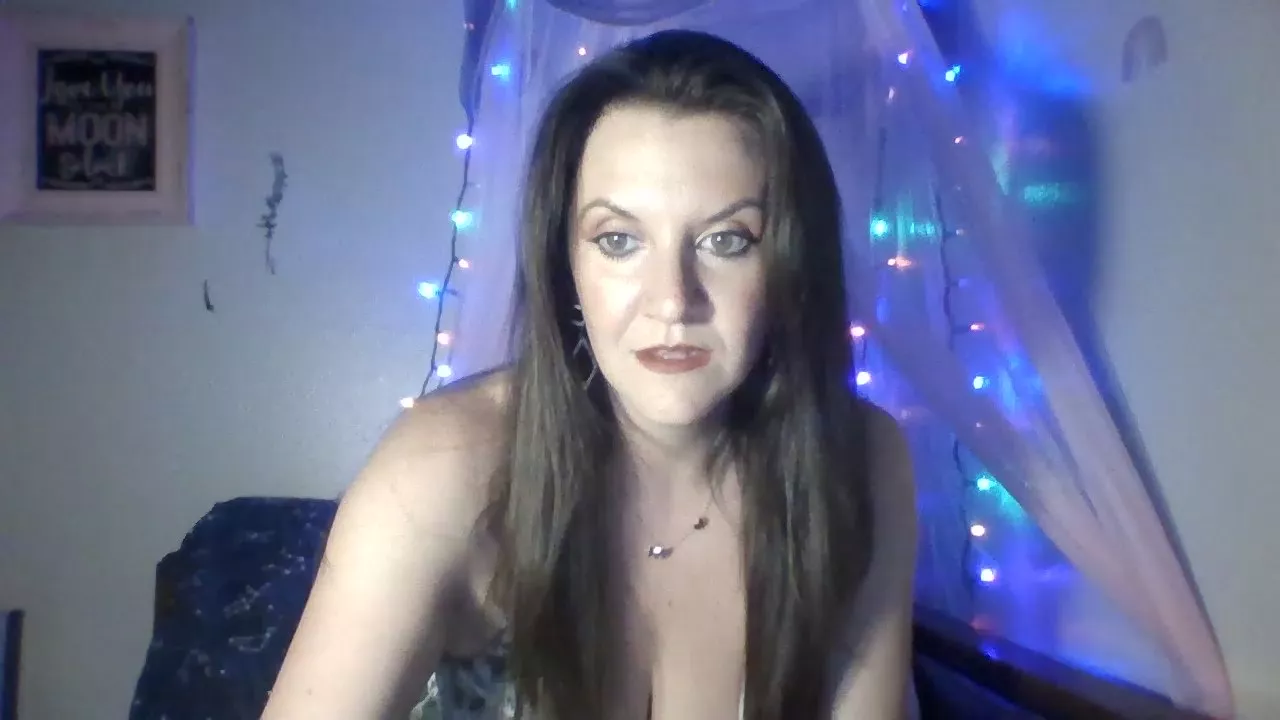 Offline Easy_Briezy20 on Cam4