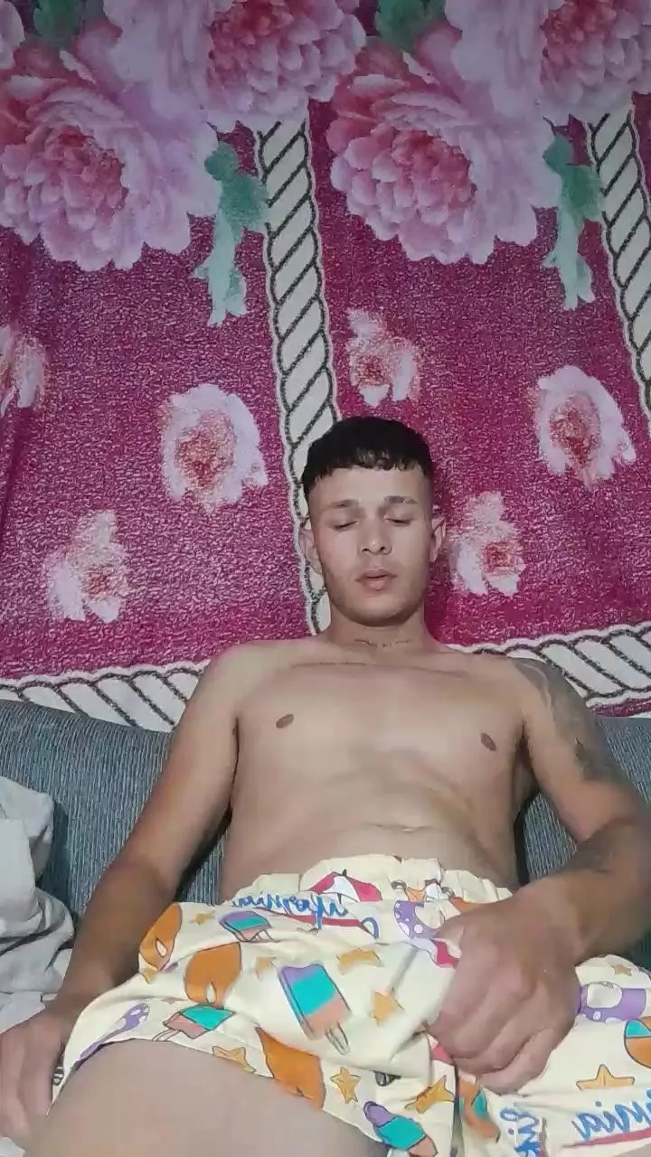 Offline Emaa21c on Cam4