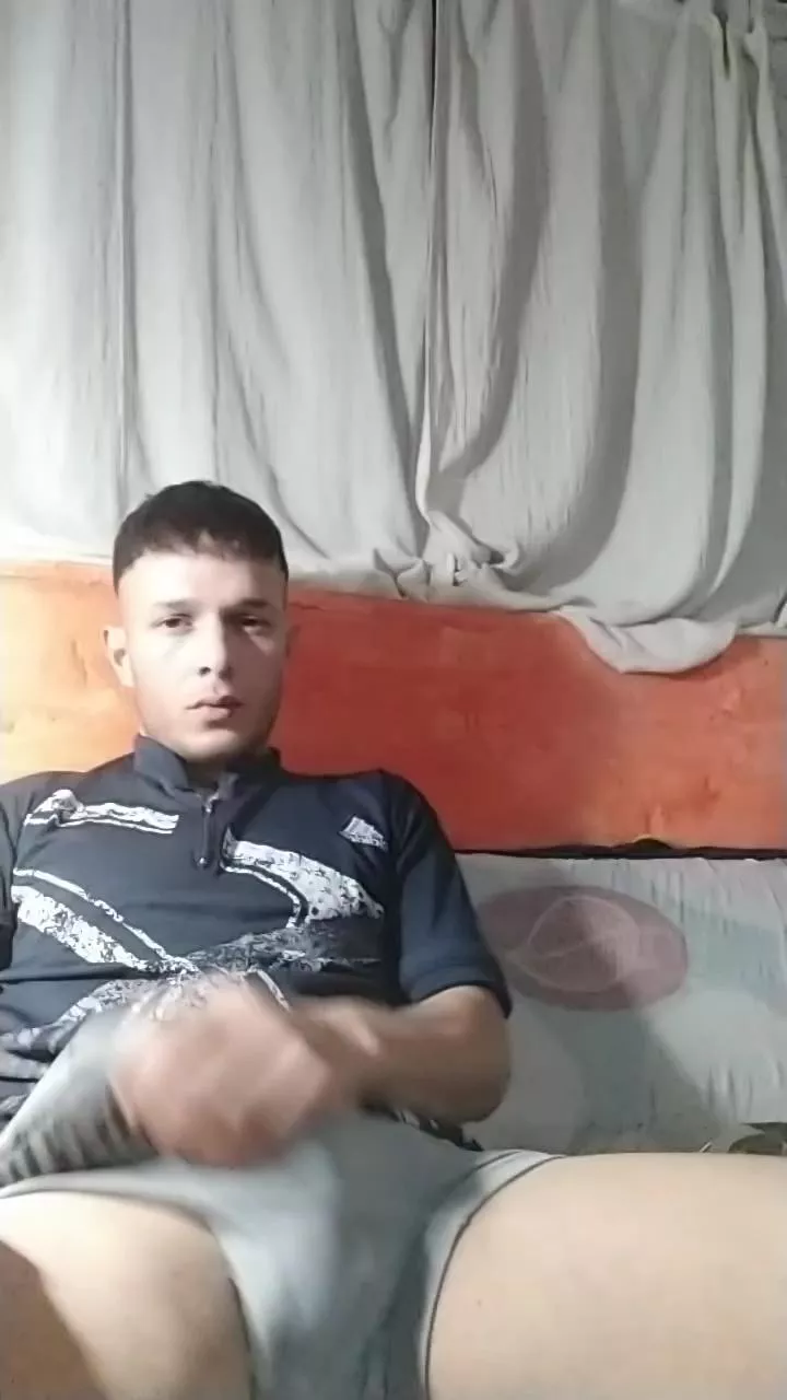 Offline Emaa21c on Cam4