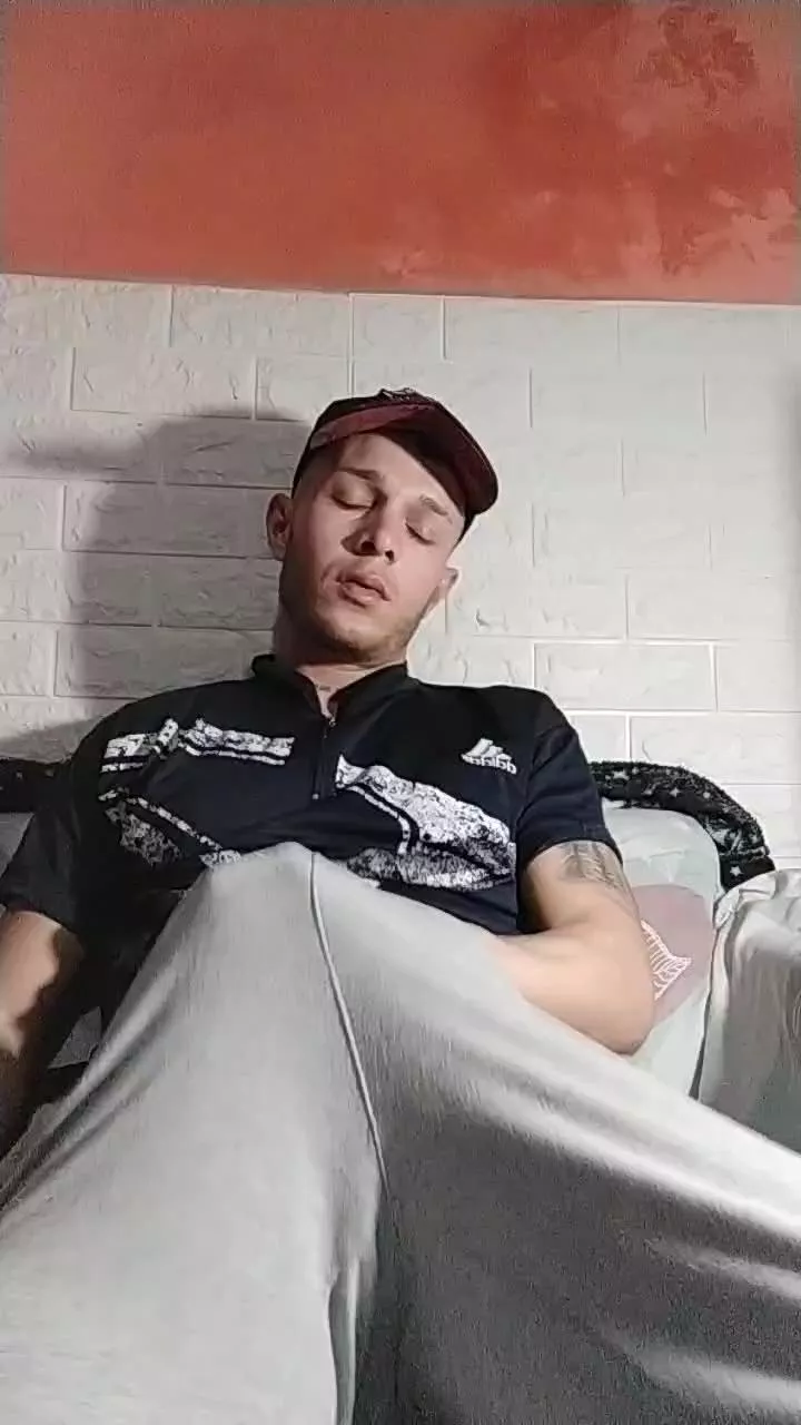 Offline Emaa21c on Cam4