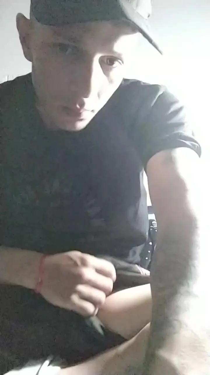 Offline Emaa21c on Cam4