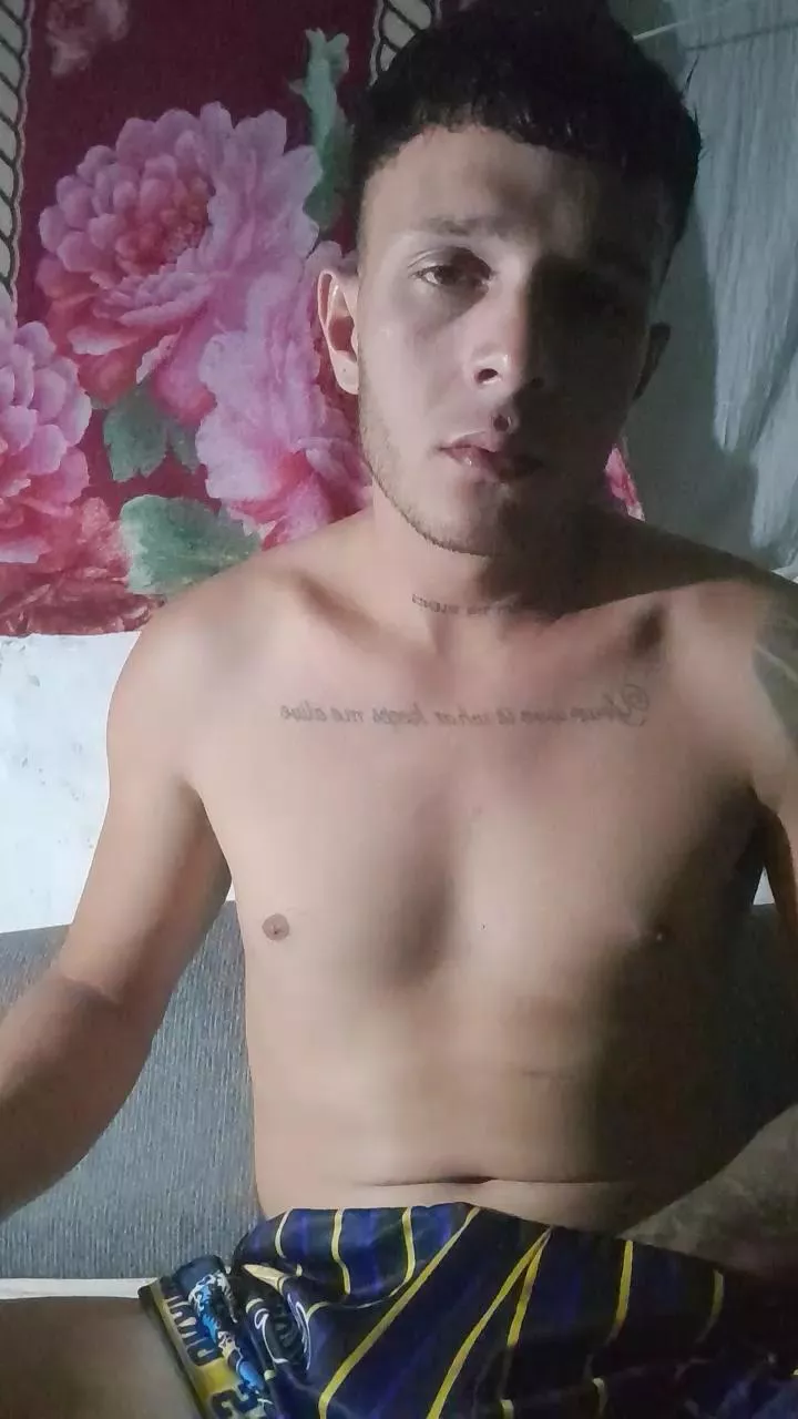 Offline Emaa21c on Cam4