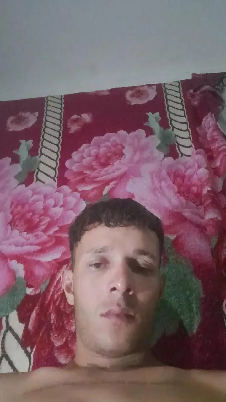 Offline Emaa21c on Cam4