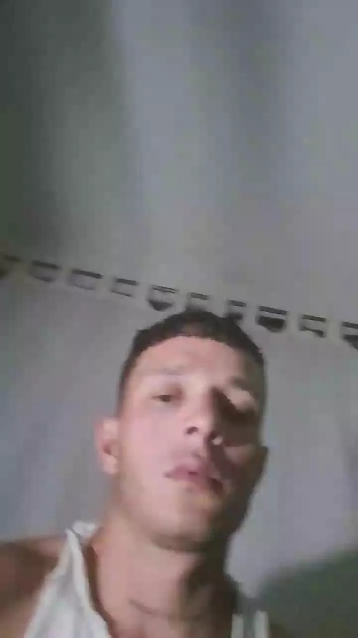 Offline Emaa21c on Cam4