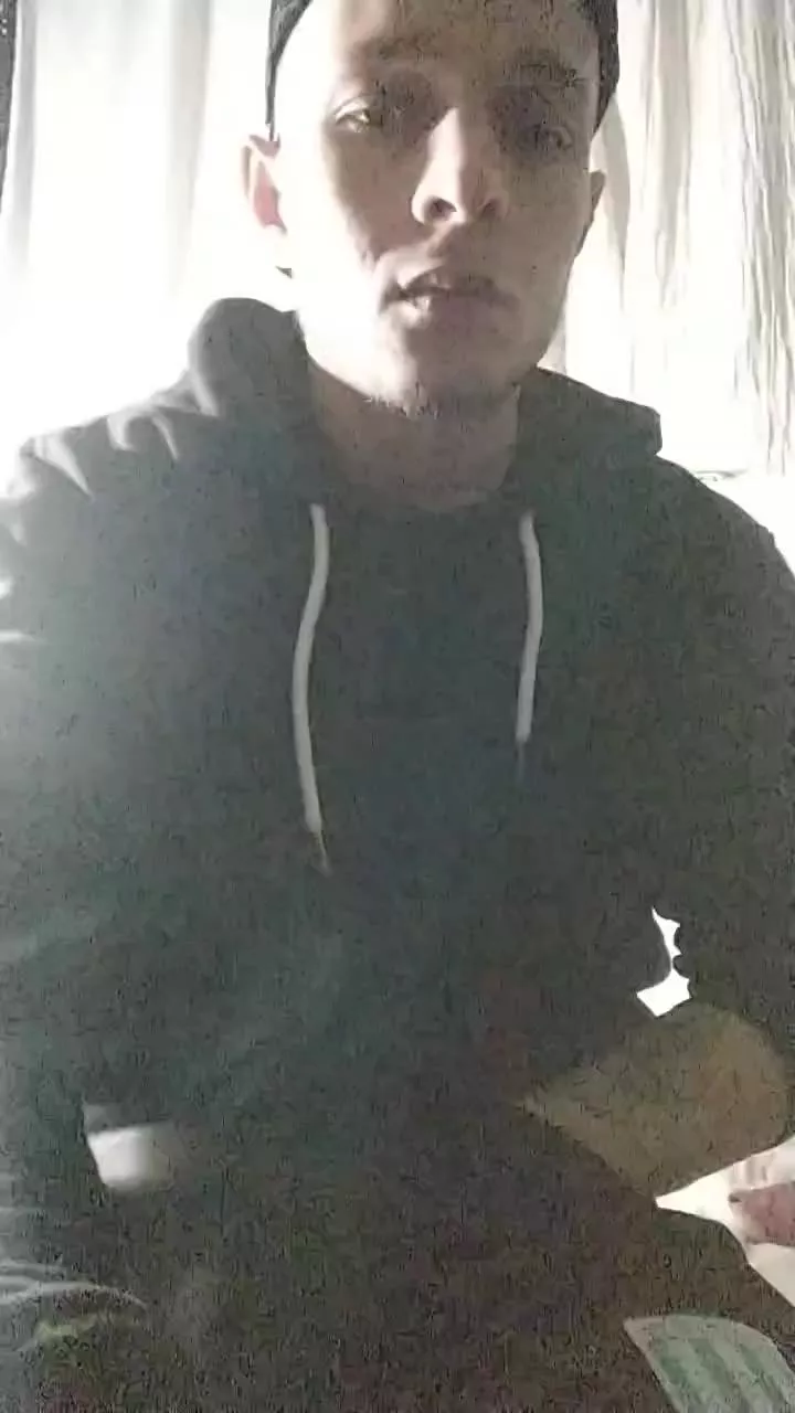 Offline Emaa21c on Cam4