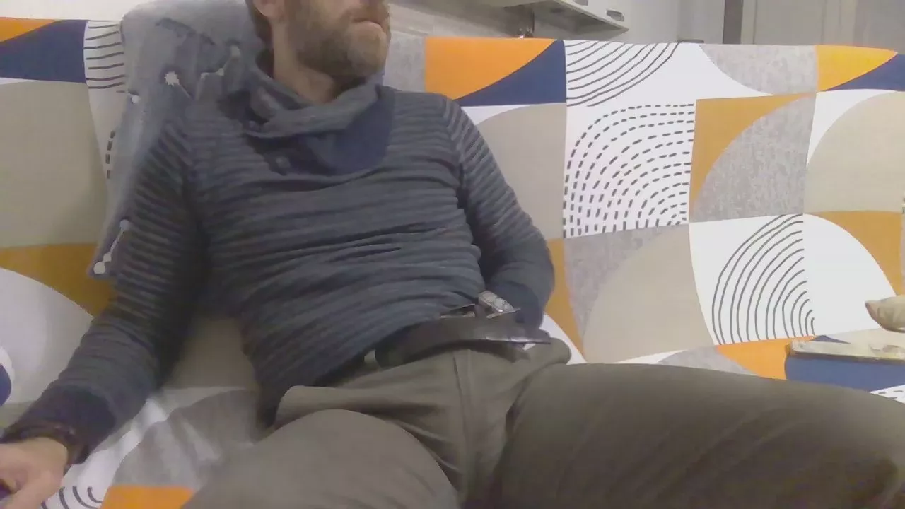 Offline eros1981hot1 on Cam4