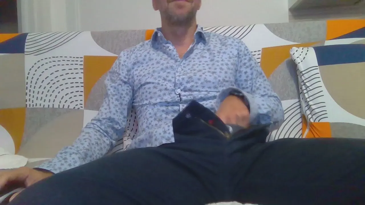 Offline eros1981hot1 on Cam4