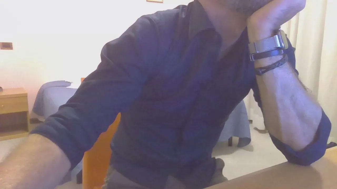 Offline eros1981hot1 on Cam4