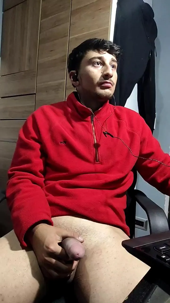 Offline Esteban19PG on Cam4