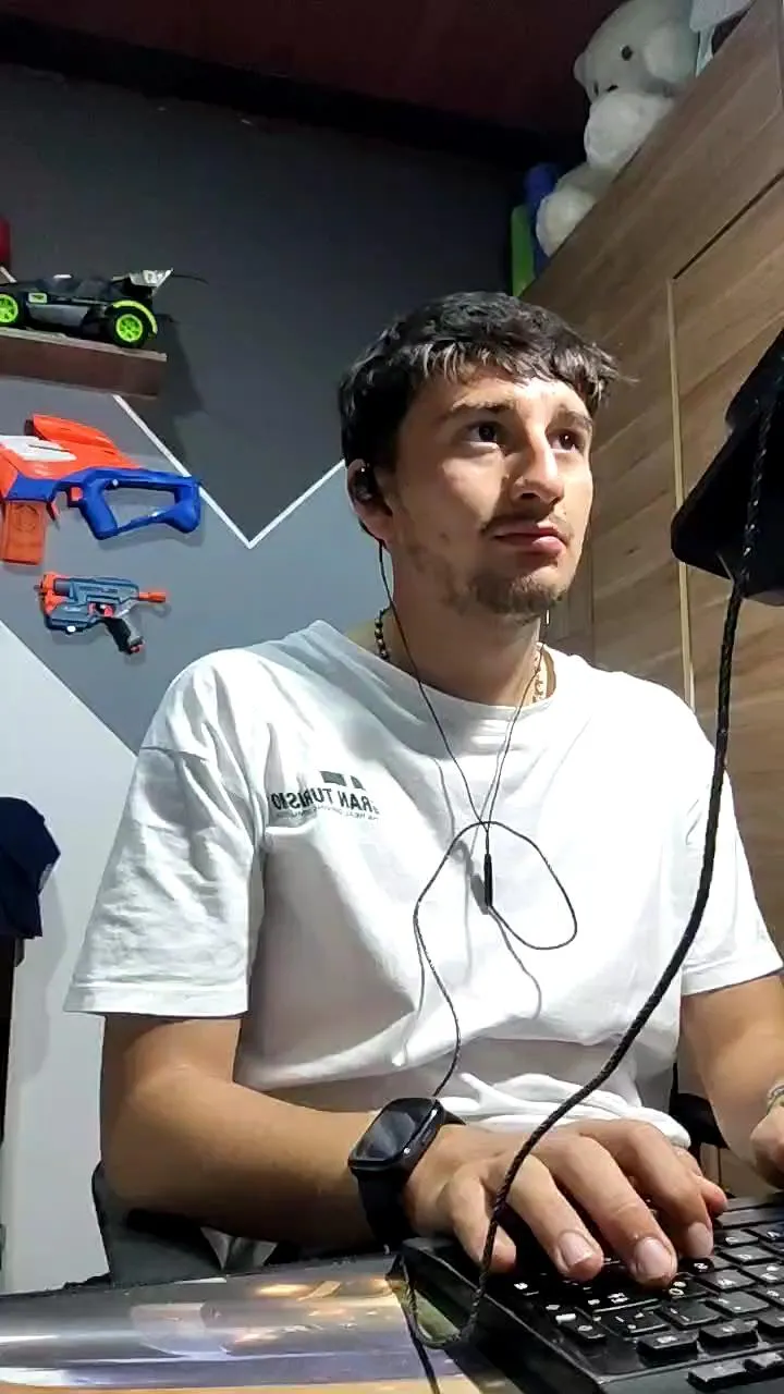 Esteban19PG — Freechat on Cam4