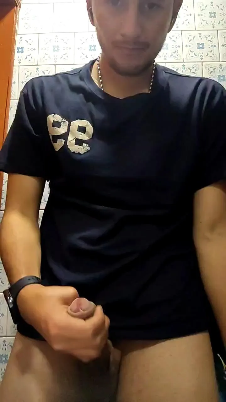 Offline Esteban19PG on Cam4