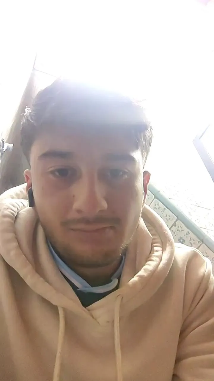 Offline Esteban19PG on Cam4