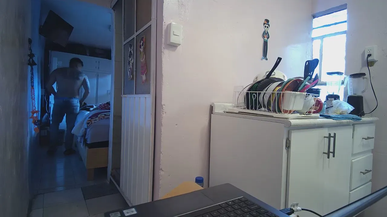 Offline estudiourbannn on Cam4