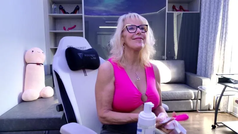 Freechat Fitcougar on Cam4