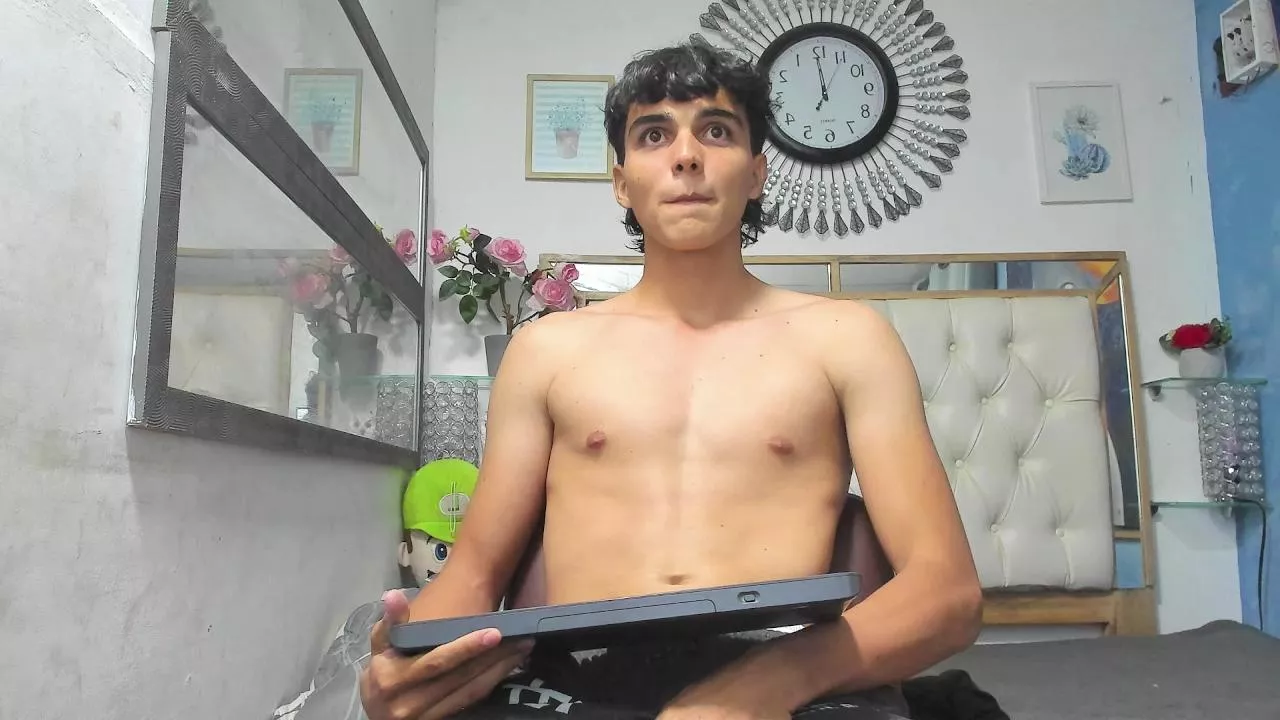 Offline heiker_ on Cam4