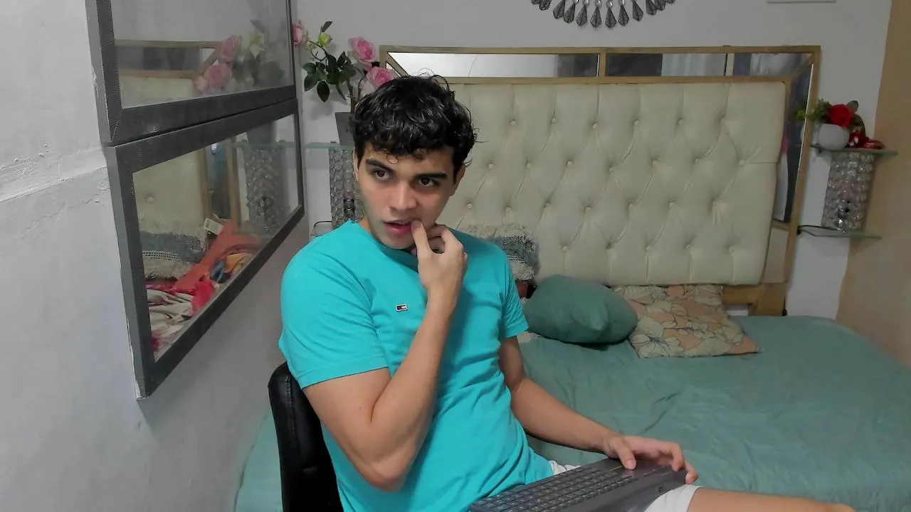 Offline heiker_ on Cam4