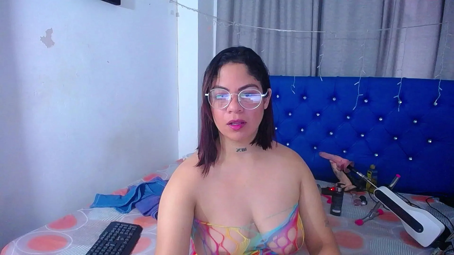 horny_cougar1 —  #pee #pawg #C2C #deepthroat #squirt #lesbian #bdsm