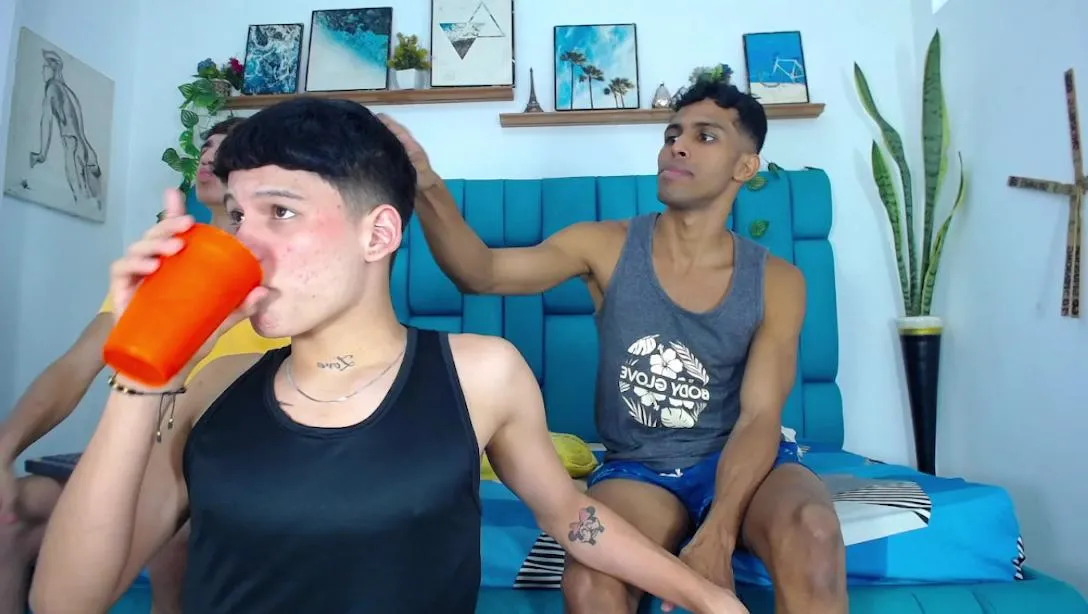Hot_Boys_Latino — Freechat on Cam4