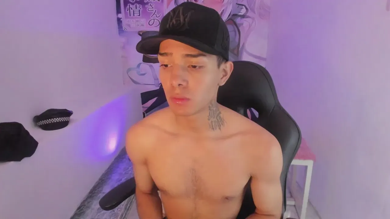 Offline Hunter_Booy on Cam4