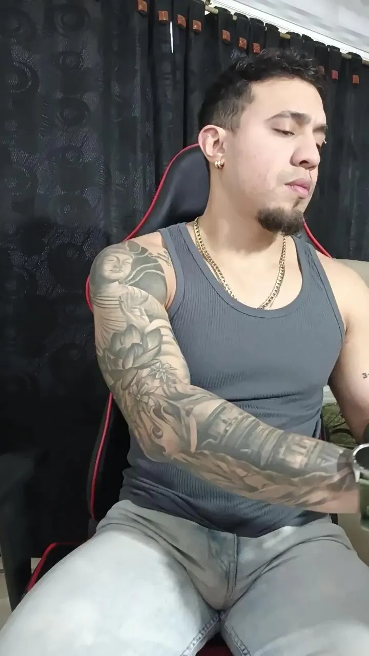 Offline Im_massimo777 on Cam4