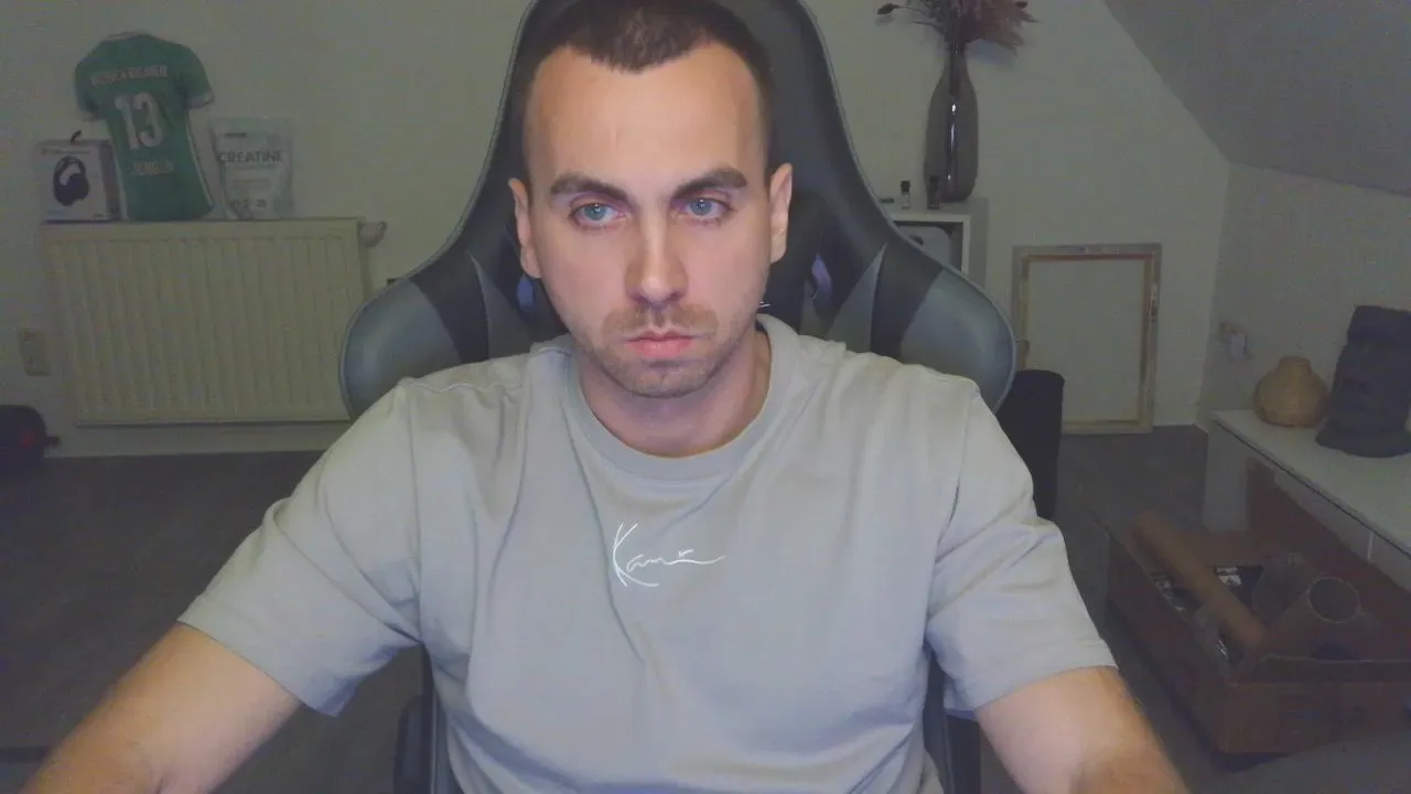 Offline Jeansjunge96 on Cam4