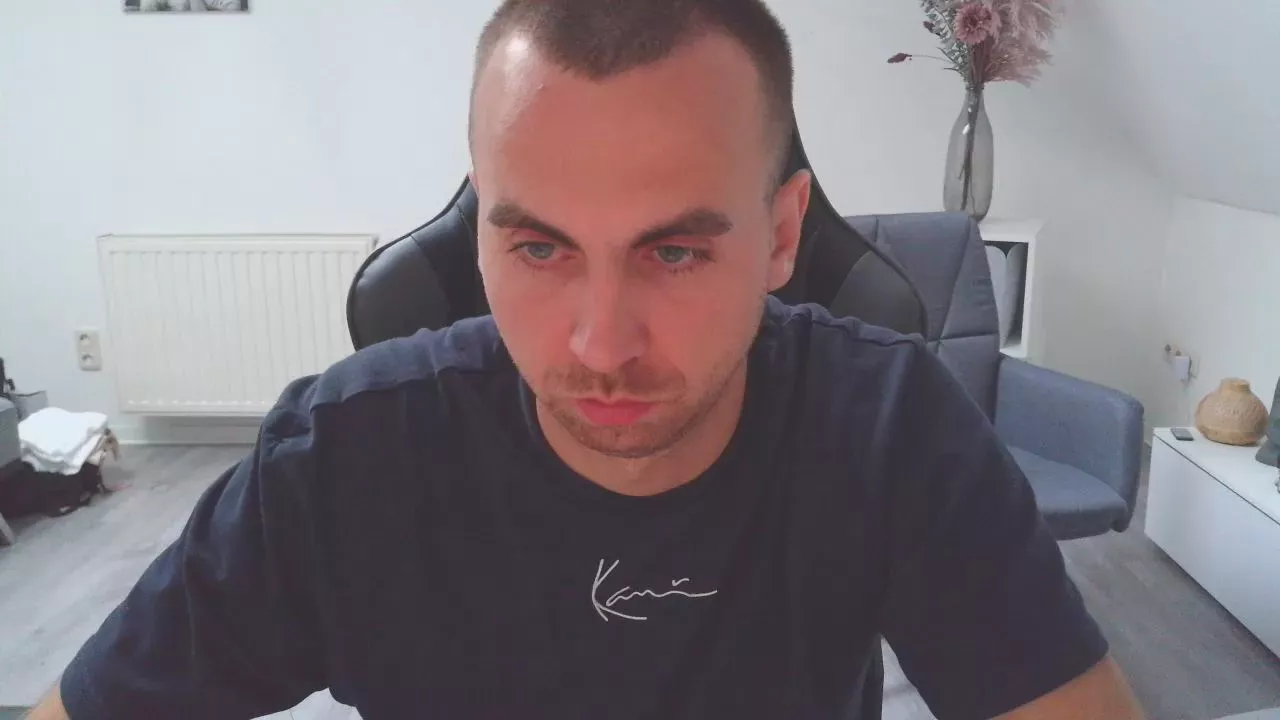 Offline Jeansjunge96 on Cam4