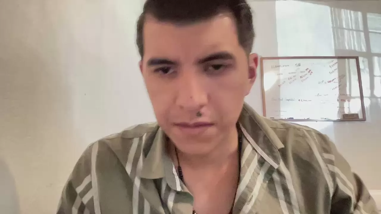 Freechat juicysmalls on Cam4