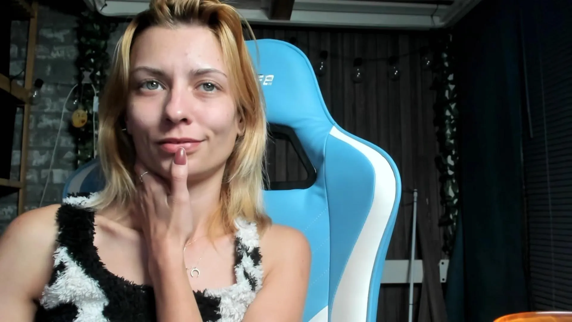 Freechat Karoline121 on Cam4