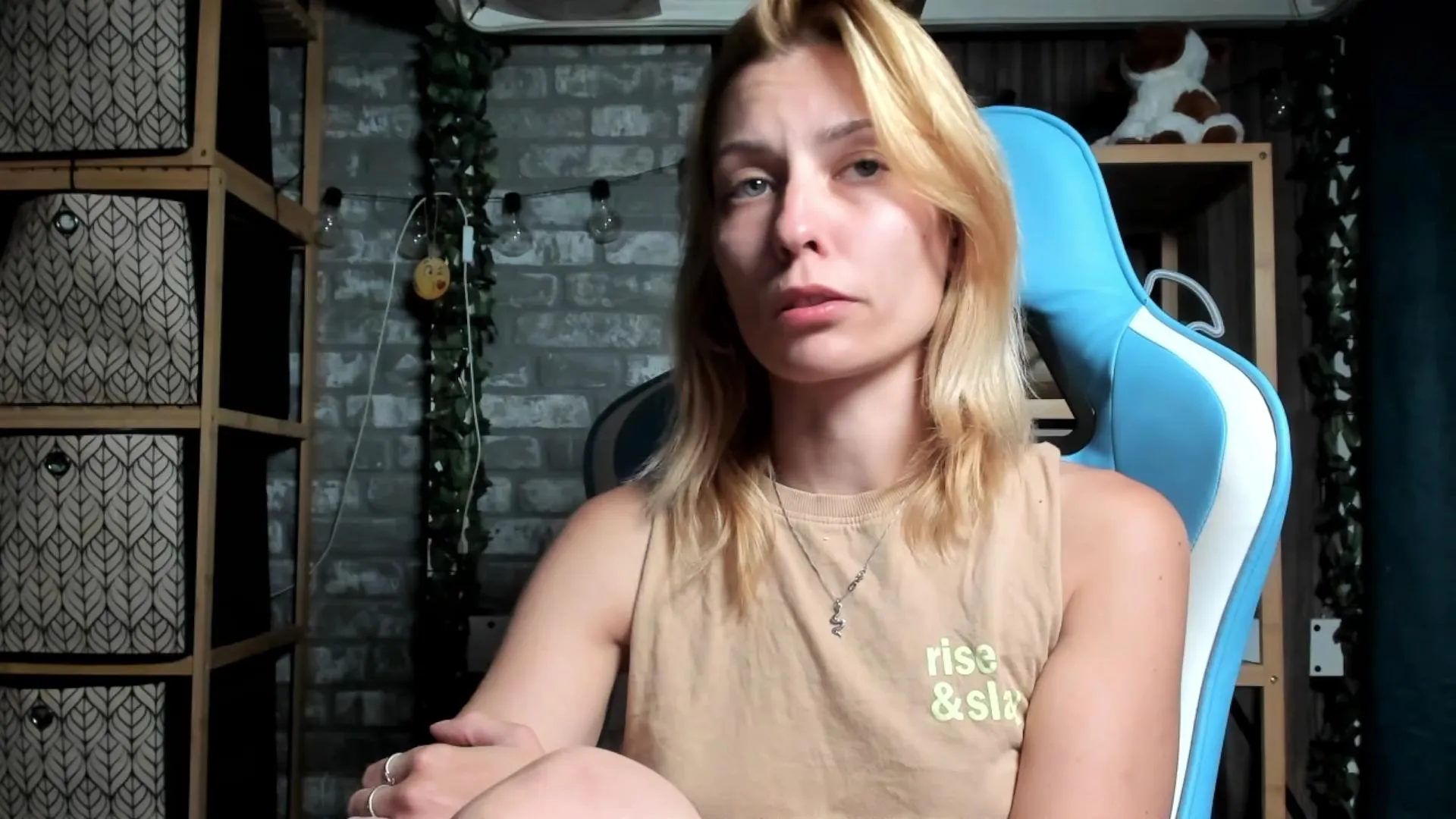 Freechat Karoline121 on Cam4