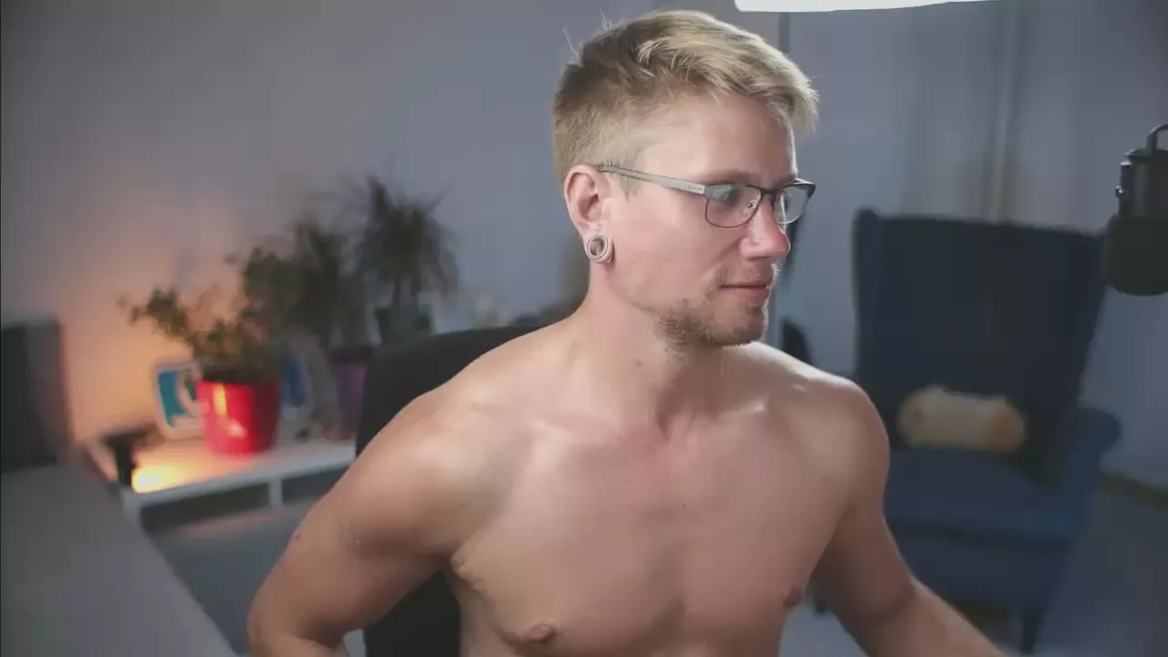 Offline kevin_park on Cam4