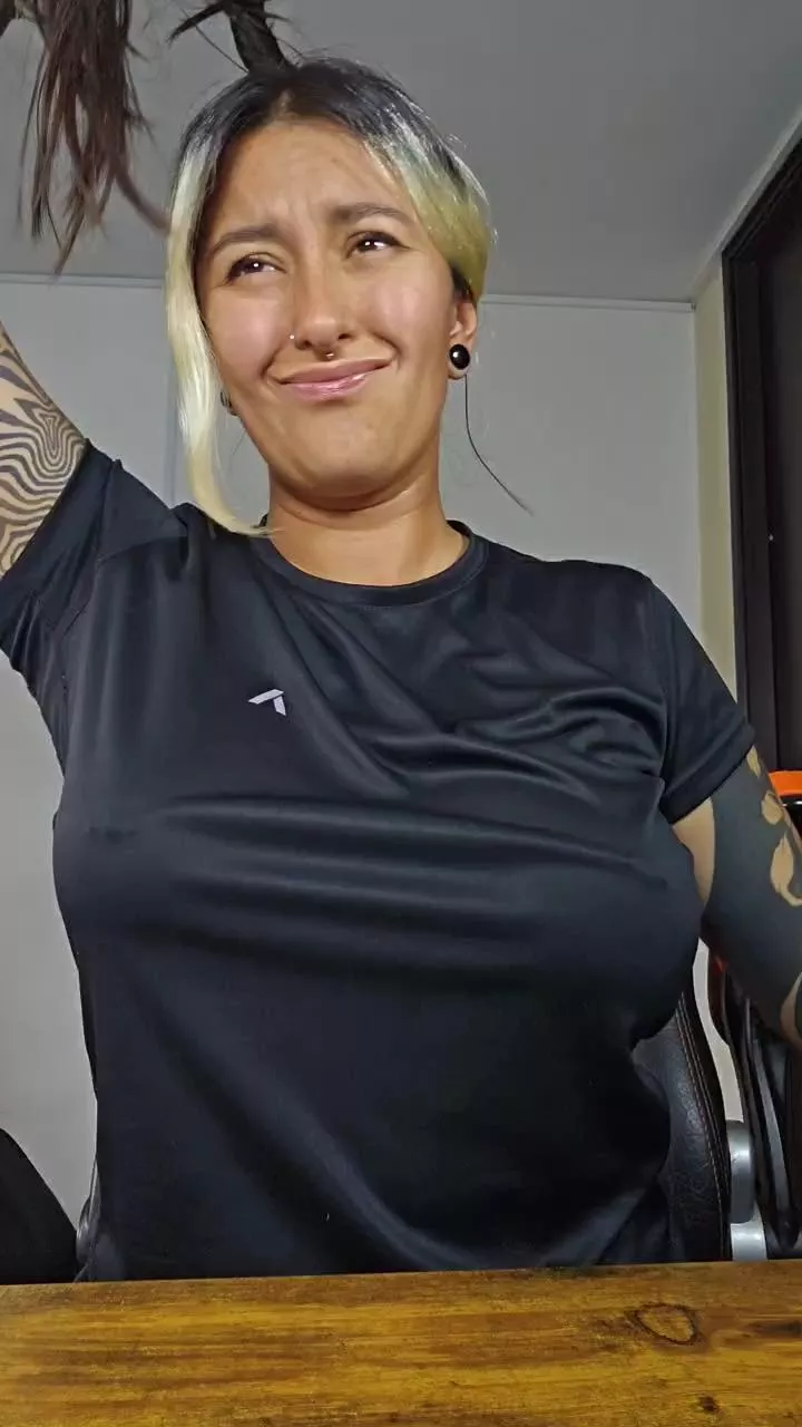 Offline Kitty_goddess on Cam4