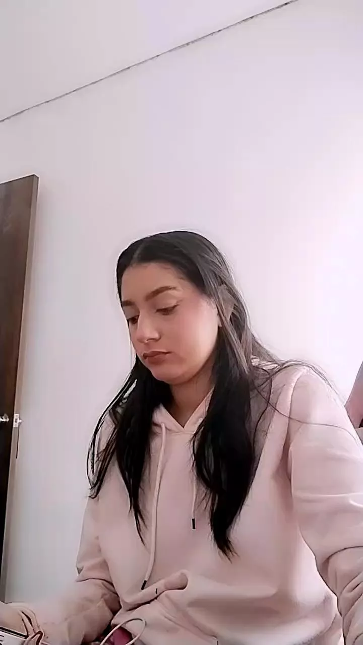 Freechat Kittyfeet1 on Cam4