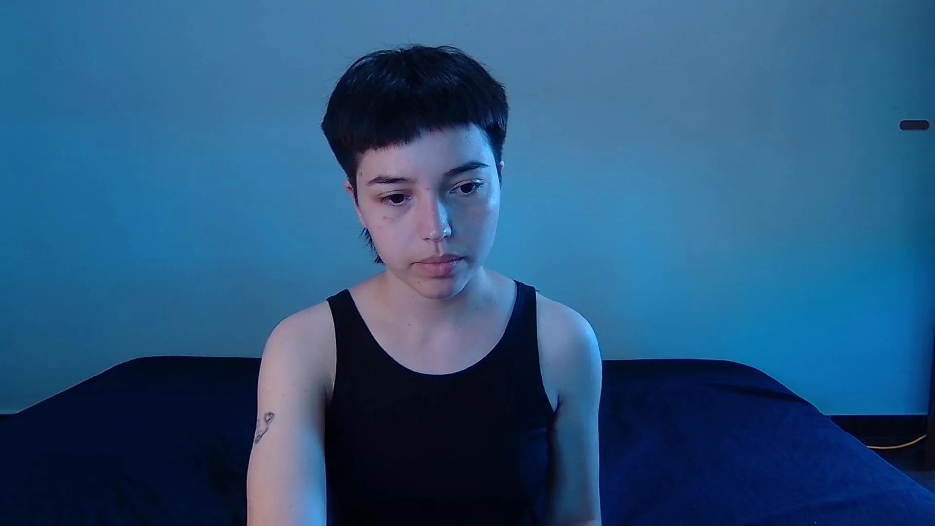 Offline lu_lu_9 on Cam4