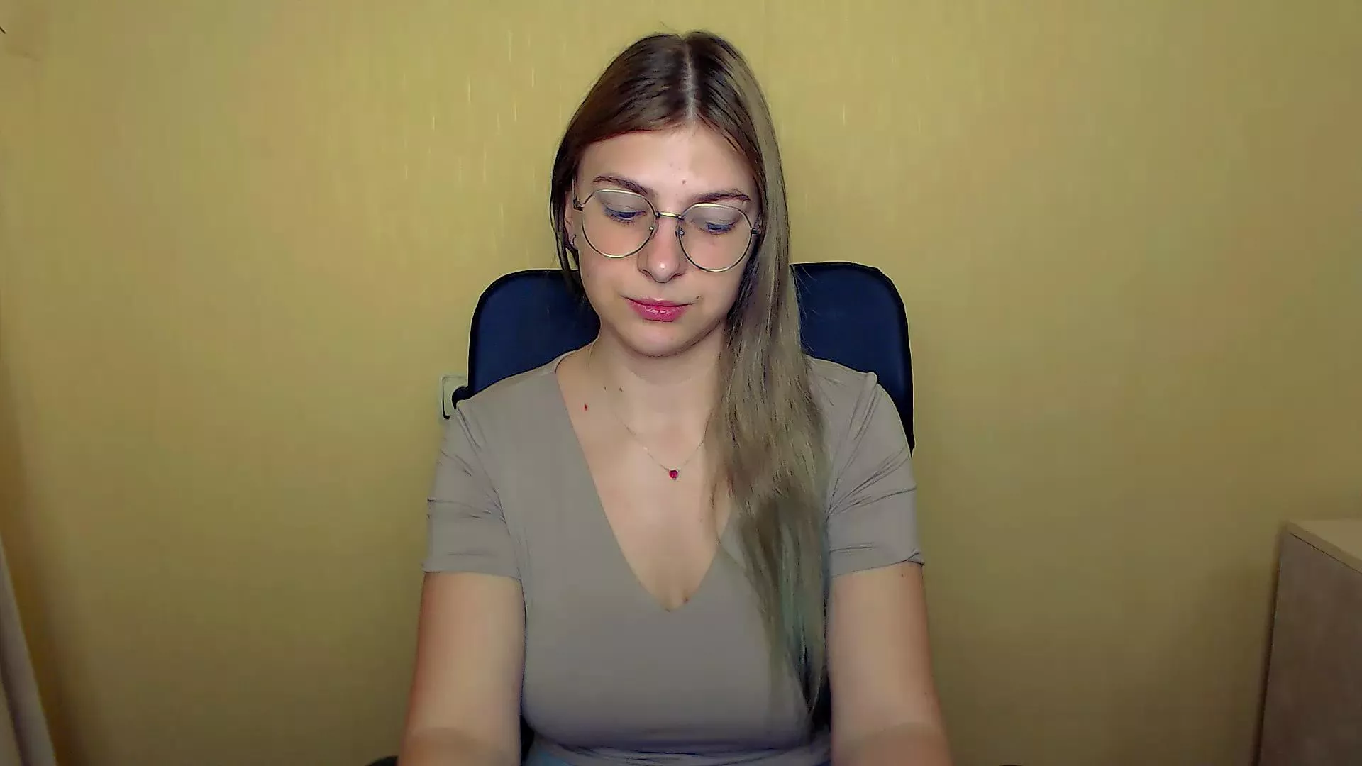 Offline Luna_Lush_ on Cam4