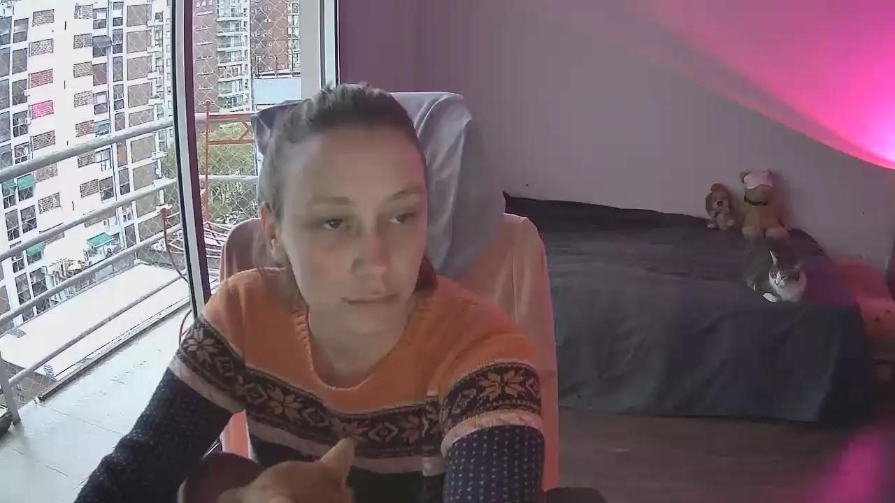 Offline mediadescocida on Cam4