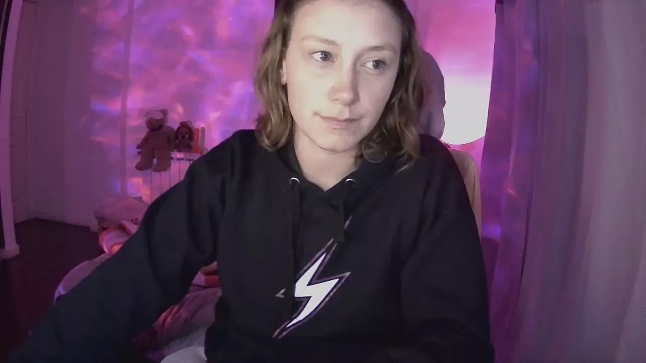 Offline mediadescocida on Cam4