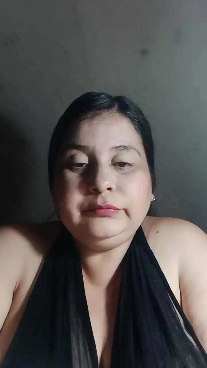 Offline Milf2026 on Cam4