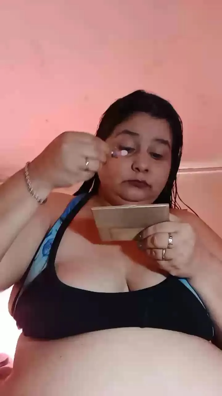 Offline Milf2026 on Cam4