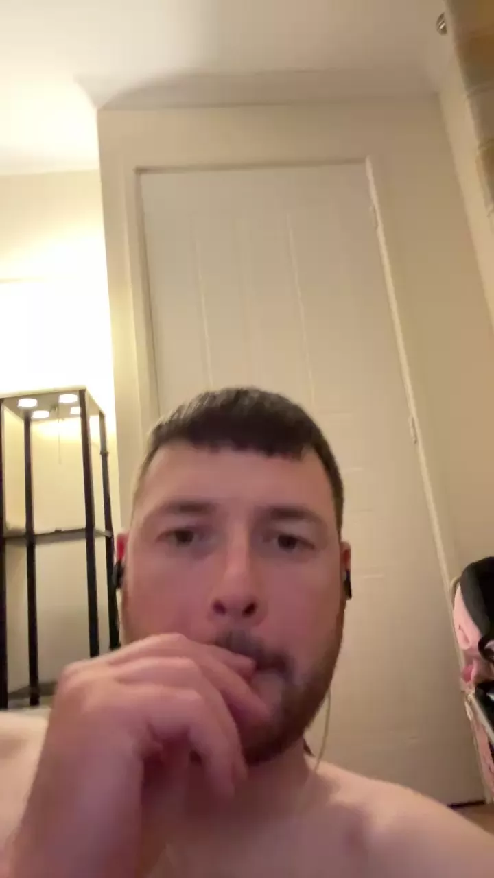 Offline Nicehardon3 on Cam4