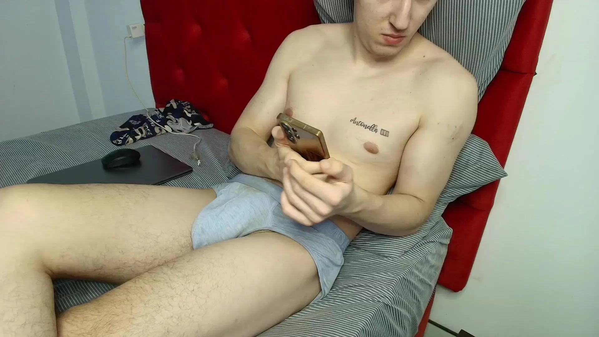 Freechat NicoDavis on Cam4