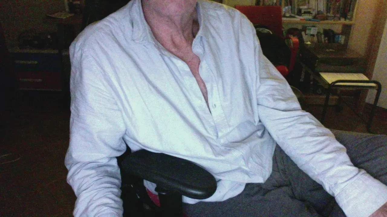 Offline nizi31 on Cam4