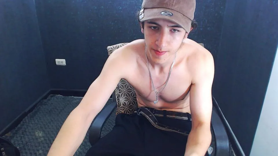 Noah_Sokolov on Cam4