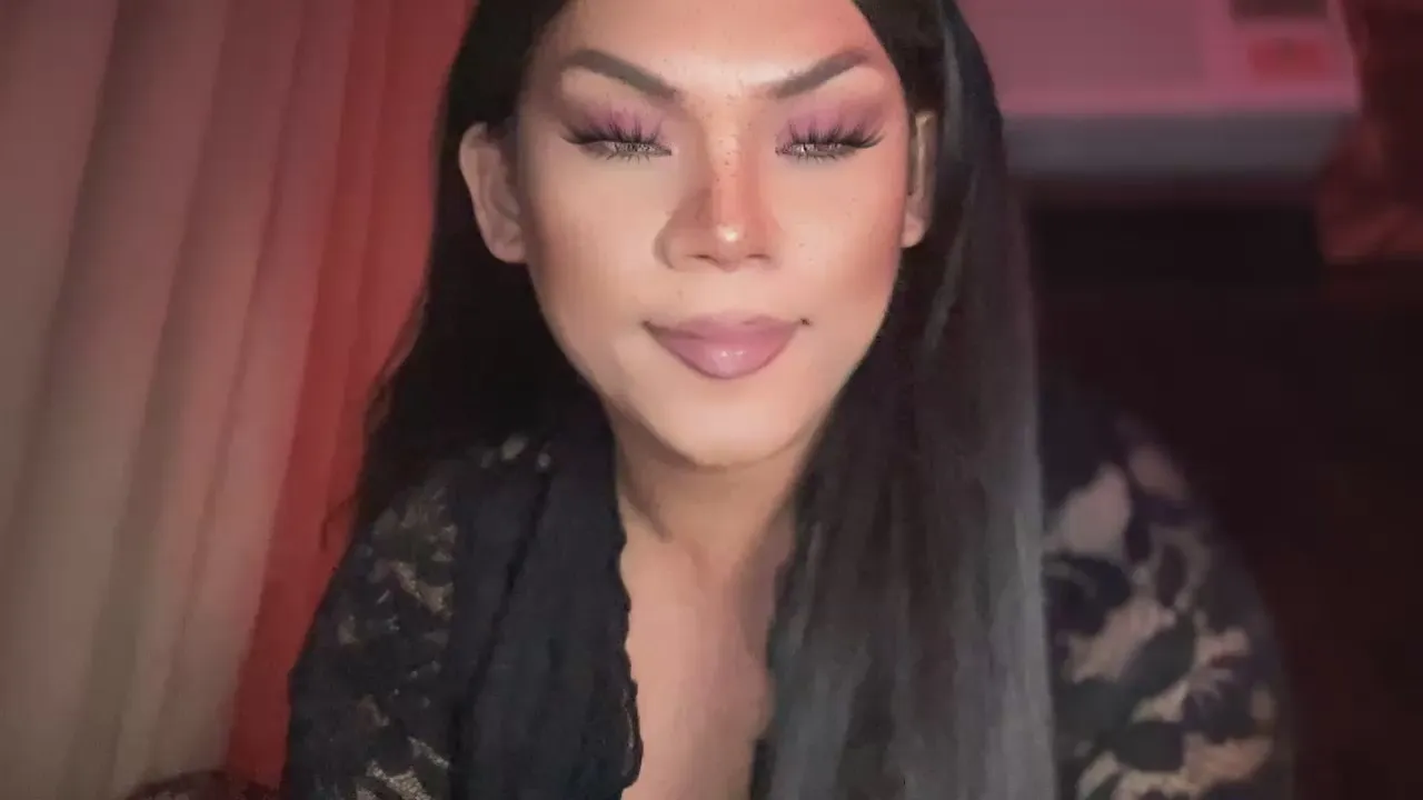 Freechat Onegreatdevine on Cam4