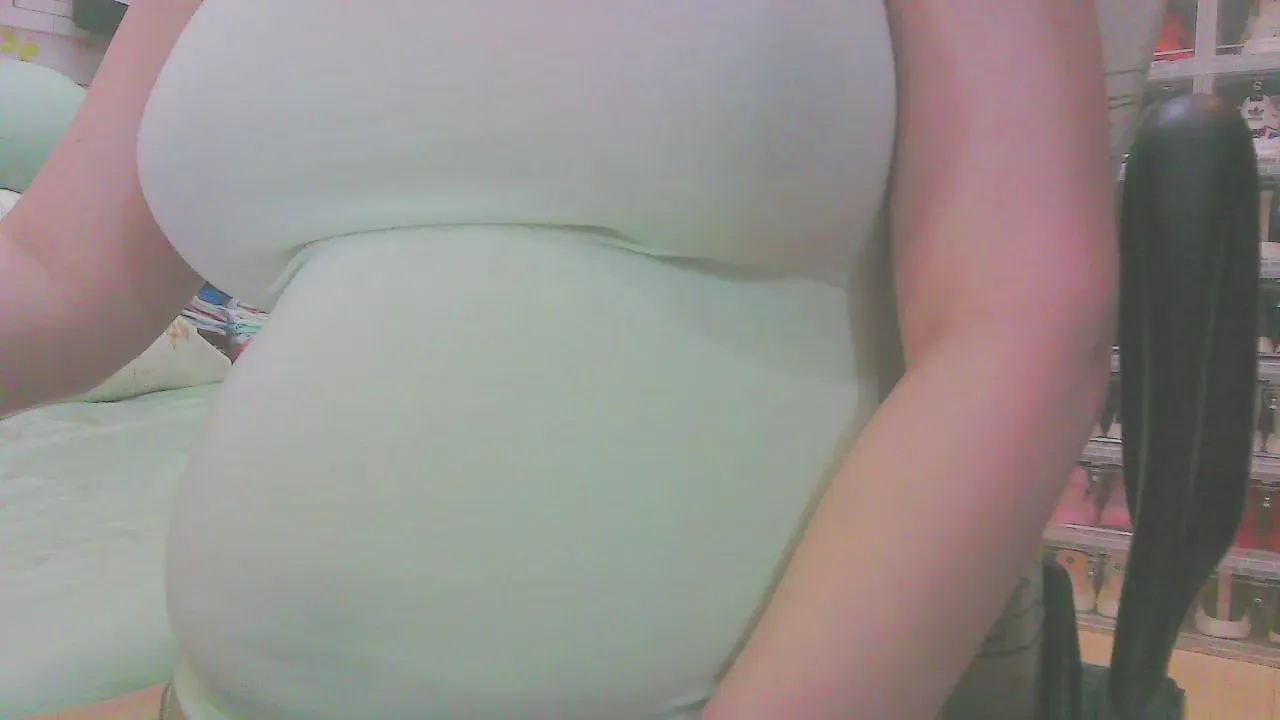 Offline preggy4hire on Cam4